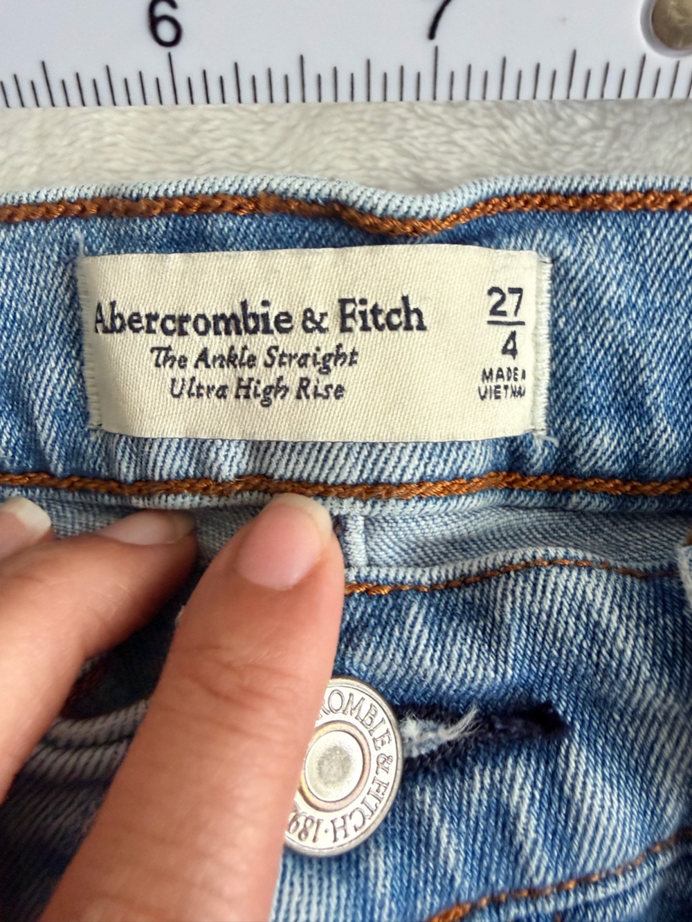 Abercrombie & Fitch Ankle Straight-Leg Ultra High Rise Jeans - Picture 4 of 9